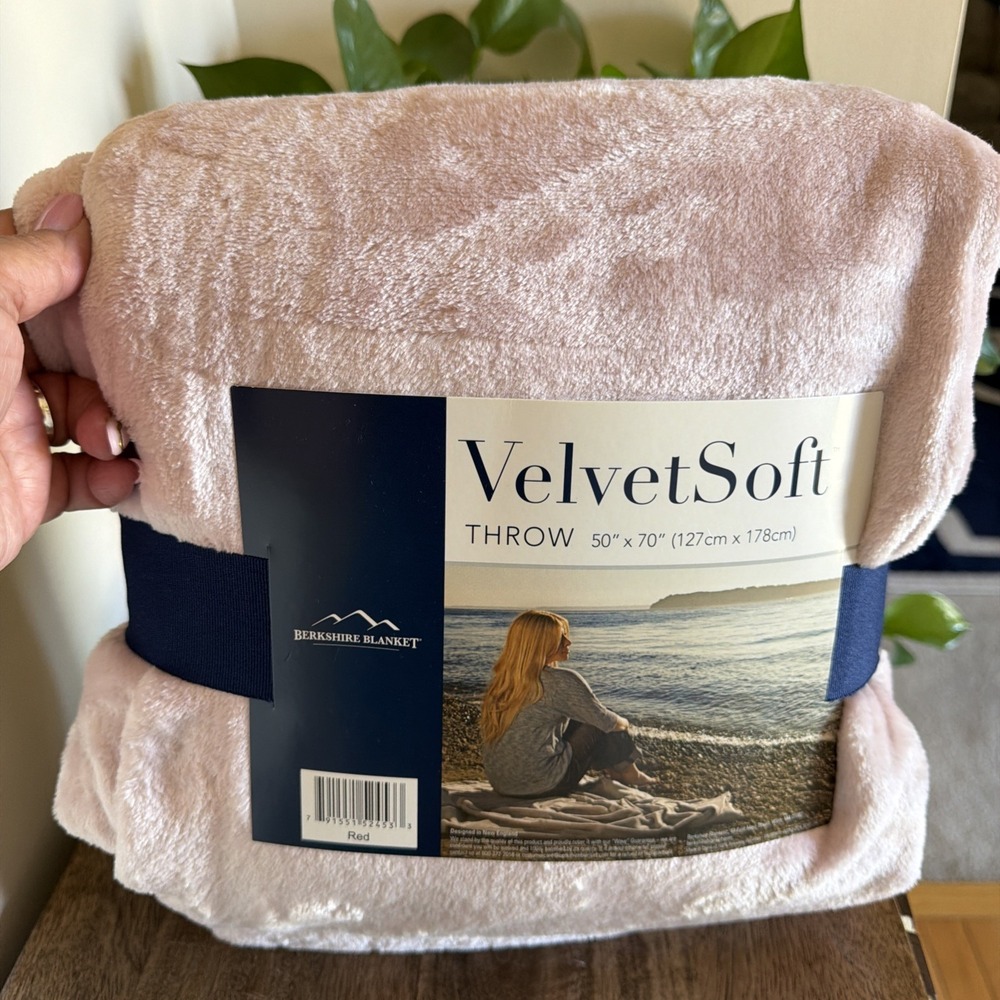 Berkshire Blanket Velvetsoft Throw Blanket 50x70 Blush Pink Plush NWT